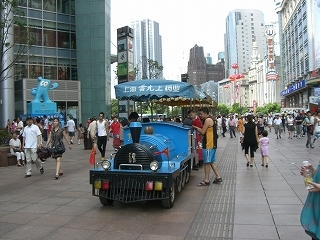 南京東路電気自動車